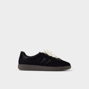 Chicsneaker2